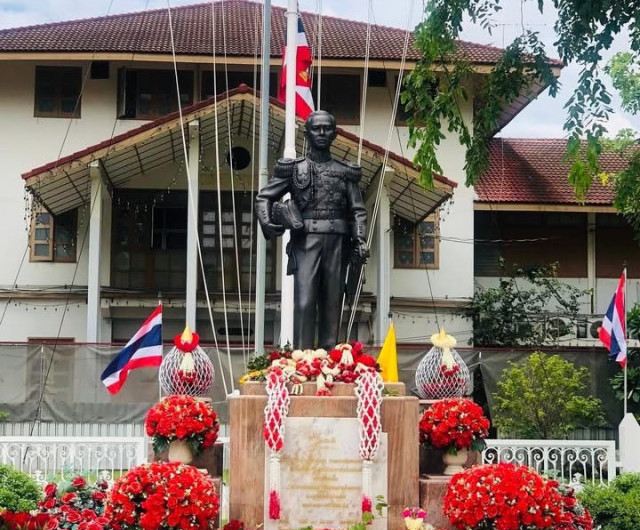 กรมหลวงชุมพรเขตอุดมศักดิ์ และ พณิชยการพระนคร หรือ พ.พ.มีความเกี่ยวข้องกันได้อย่างไร